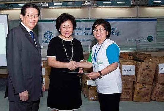 Barito Pacific Group founder Prajogo Pangestu and executive Harlina Tjandinegara at the formal ceremony establishing the Bakti Barito Foundation